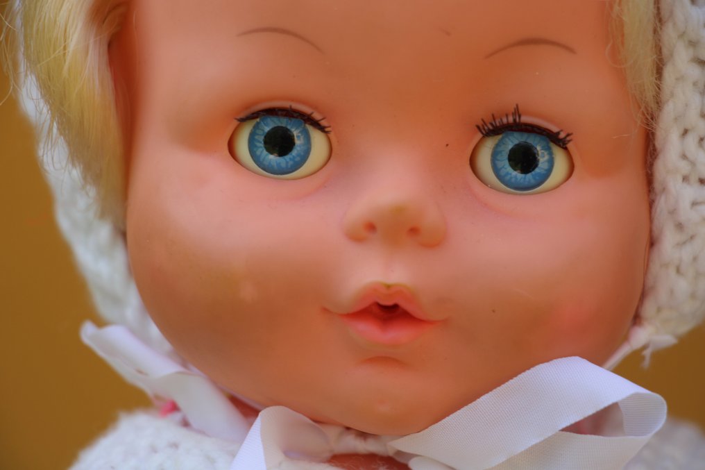 Tiny Tears pop Doll 1990 2000 U.K. auction online Catawiki