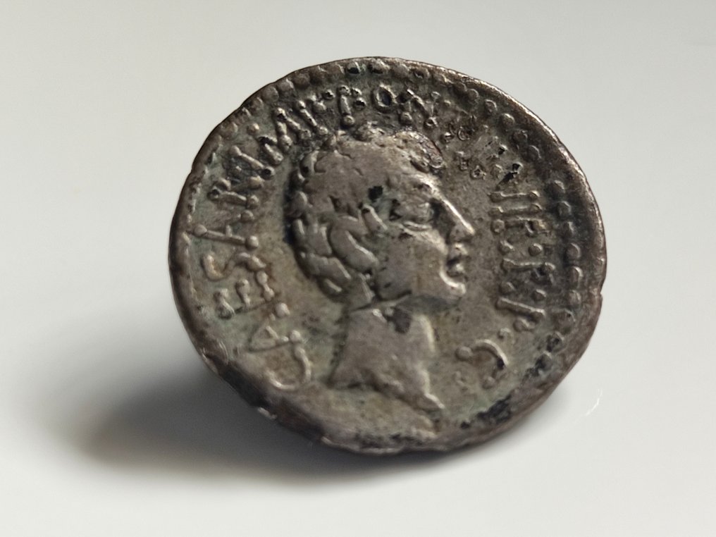República Romana (Imperatorial). Mark Antony and Octavian. Denarius with M. Barbatius, Ephesus (?), 41 BC #3.1