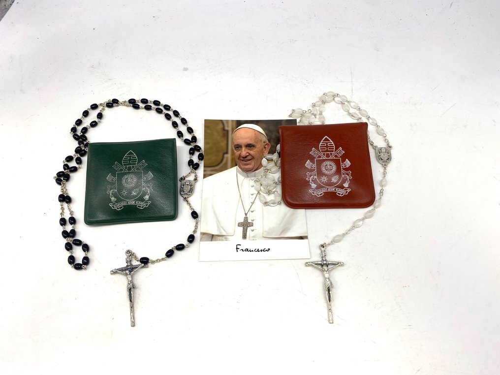 Contemporáneo Rosario (2) - Lote de 2 Rosarios Papa Francisco - Obispo de Roma - exclusivo y reservado - nácar y más - 2010-2020  #1.1