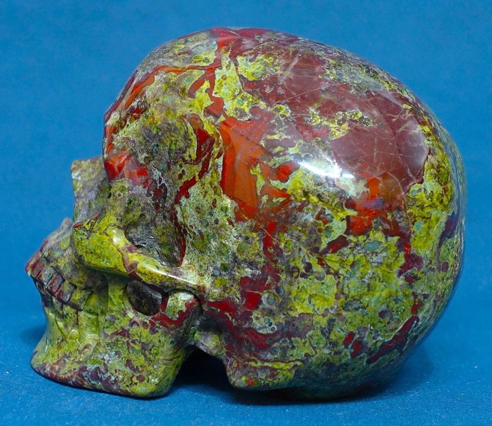 Caveira de cristal esculpida à mão em jaspe com sangue de dragão - (Série Superrealista) - Altura: 128 mm - Largura: 97 mm- 1533 g #1.2