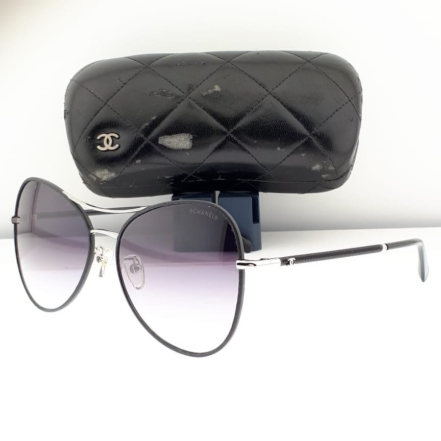 Chanel - Pilot Lambskin Coated Metal Frame and Acetate Templed with Chanel Logo Details "POLARIZED" - Zonnebril #1.1