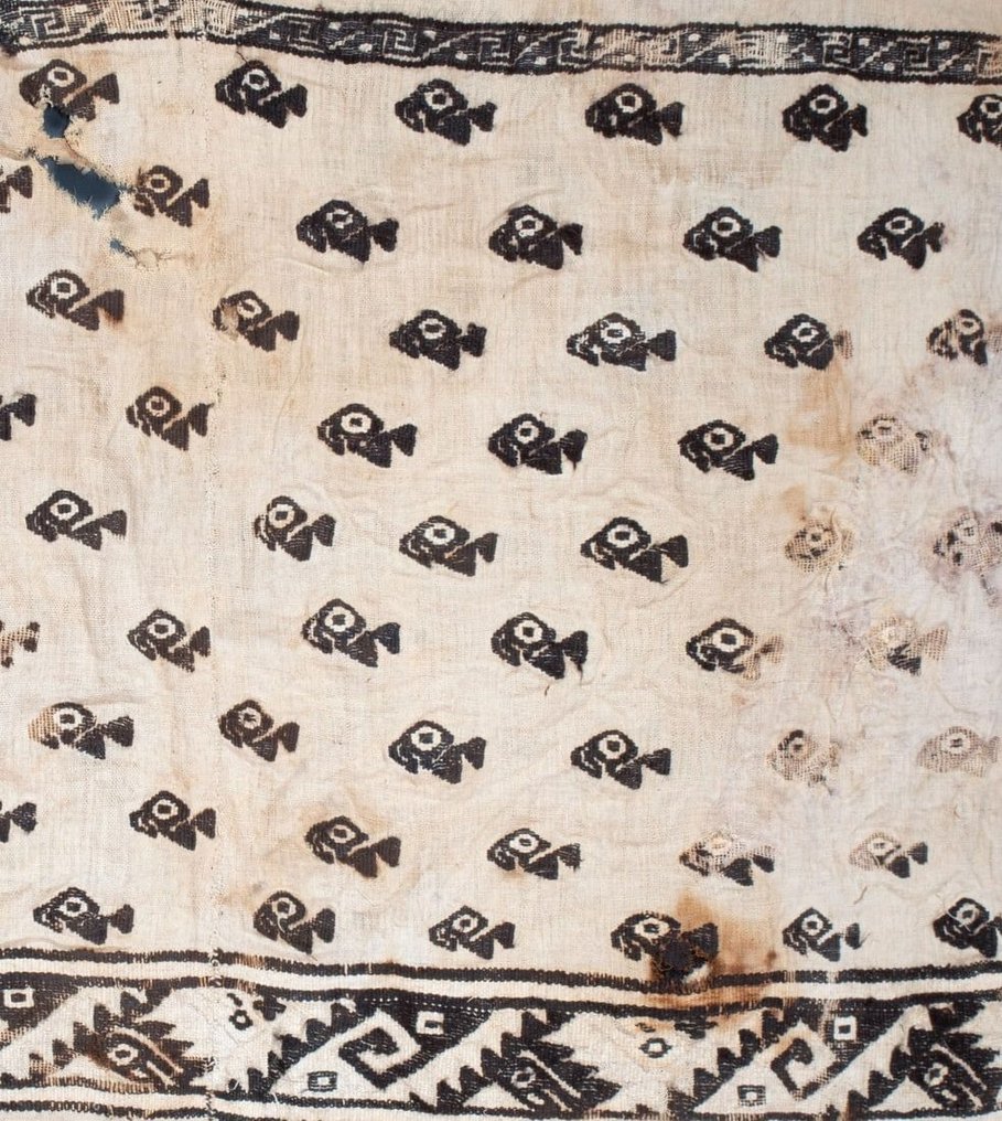 Chimú, Περού Ιστός Λευκό πουκάμισο (unku) με μοτίβα πουλιών, φρυγάνων και διπλού σπειροειδούς. Δημοσιευμένο. 87 εκ. #2.1