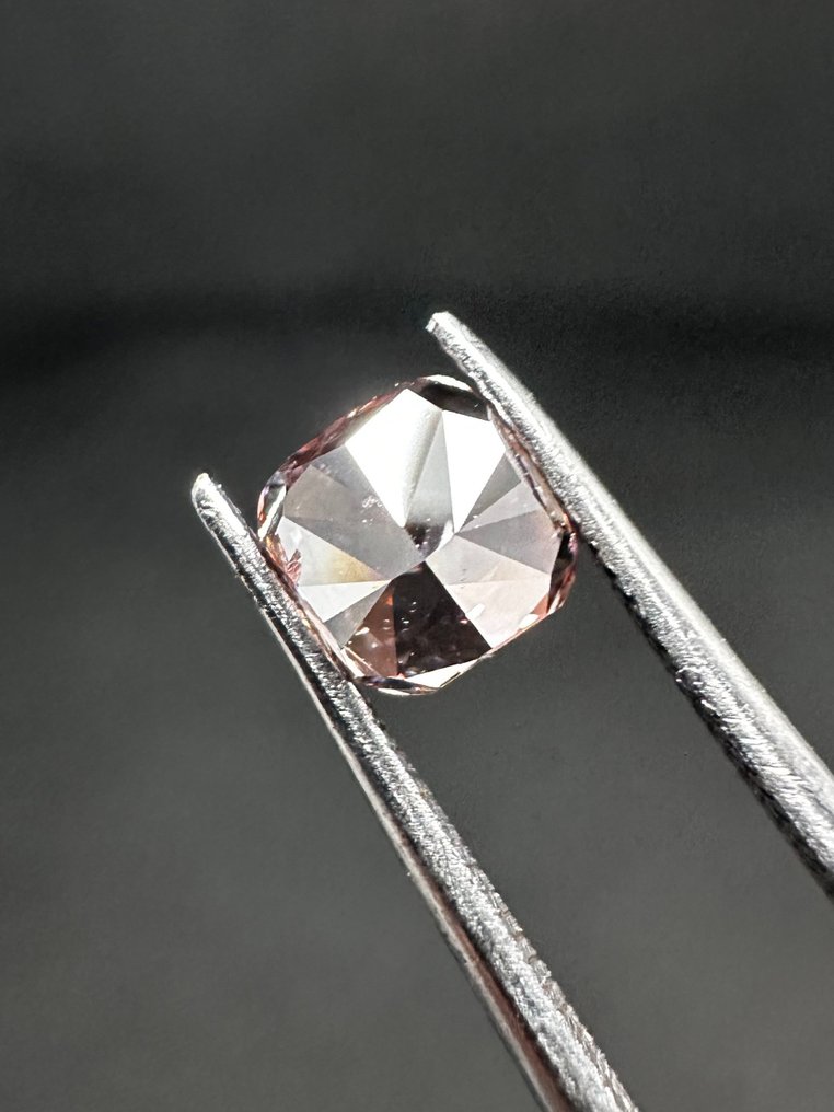 1 pcs Diamant  (Natuurlijk gekleurd)  - 0.65 ct - Niet vermeld in het laboratoriumrapport - Gemological Institute of America (GIA) #1.2