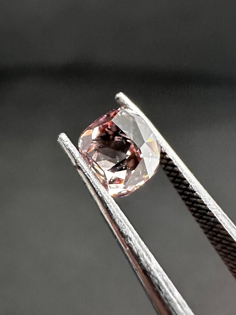 1 pcs Diamant  (Naturfarvet)  - 0.65 ct - Ikke specificeret i laboratorierapporten - Gemological Institute of America (GIA) #2.1