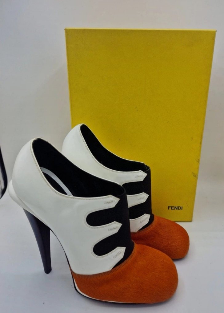 Fendi - Enkellaarsjes - Maat: Shoes / EU 39 #1.1