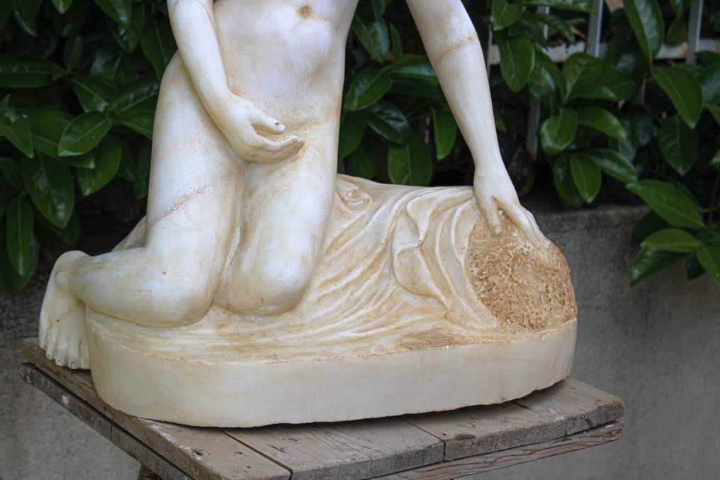 sculptuur, Statua "Fanciulla Nuda Sdraiata" - 66 cm - Marmer, Carrara-beeldhouwwerk wit marmer - met de hand gesneden #2.1