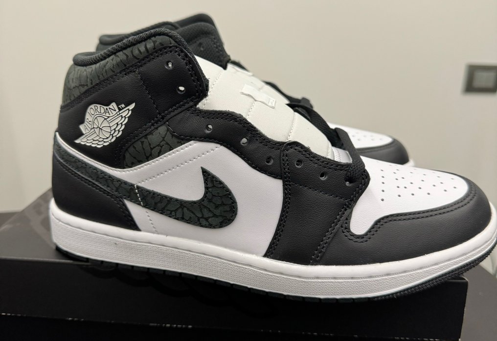 Air Jordan - Sneaker - Größe: Shoes / EU 42.5, UK 8, UK 9 #1.1