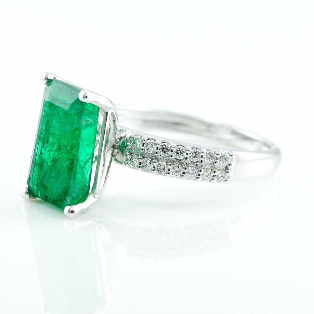 Ring - 14 kt Vittguld -  3.75 tw. Smaragd - Diamant #1.2