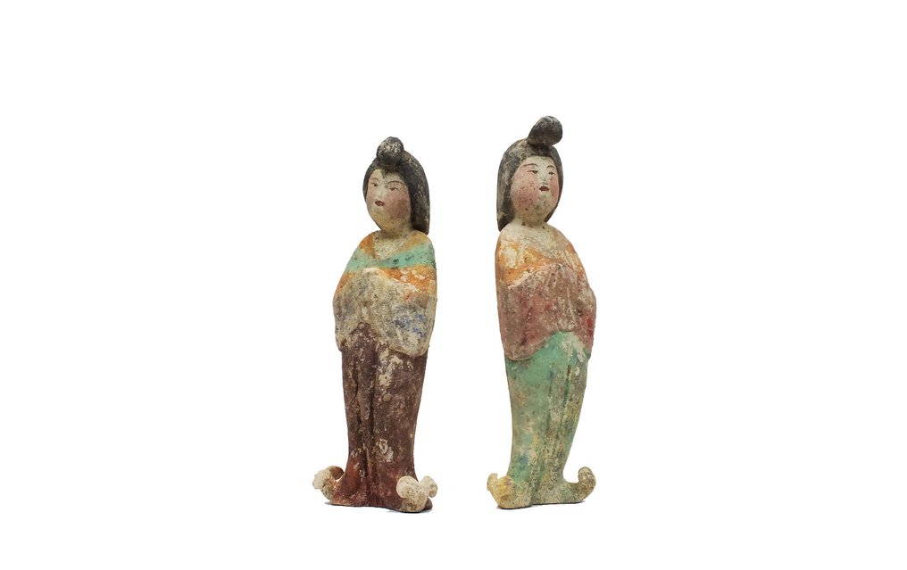 Terracota Um maravilhoso par de figuras de cerâmica pintada de mulheres gordas - 22 cm #2.1