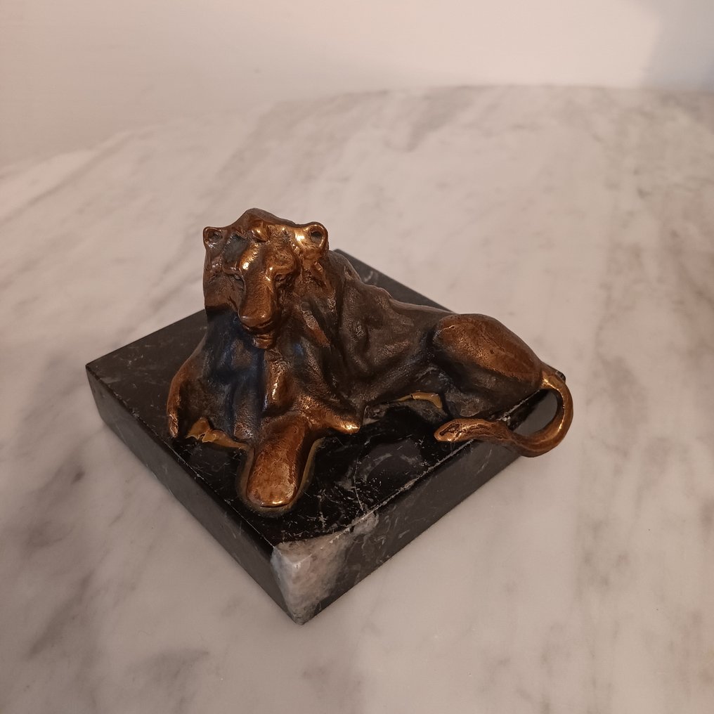 Alessandra Bertagna - Estatueta - Leone - Bronze, Mármore #1.2