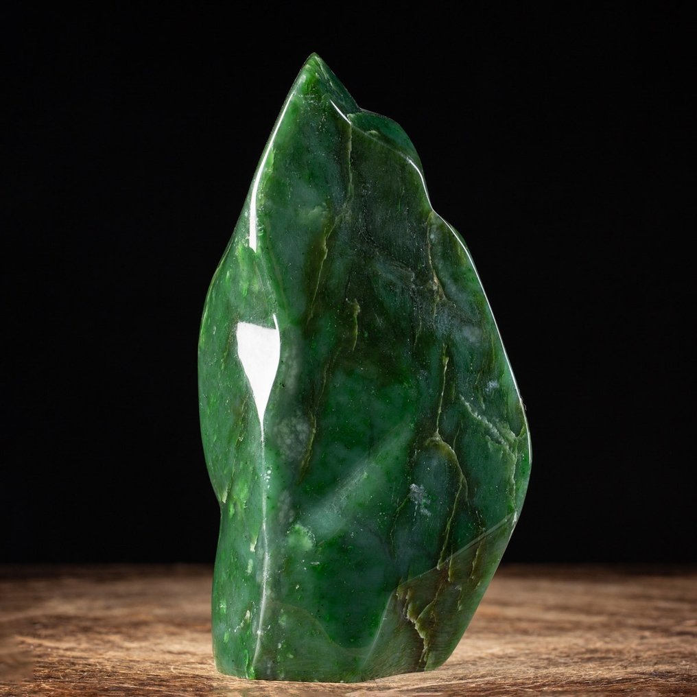 Jade Nefrita de Qualidade Extra - Cor Verde Profundo - Birmânia - Forma Livre - Altura: 247 mm - Largura: 112 mm- 2826 g #1.2