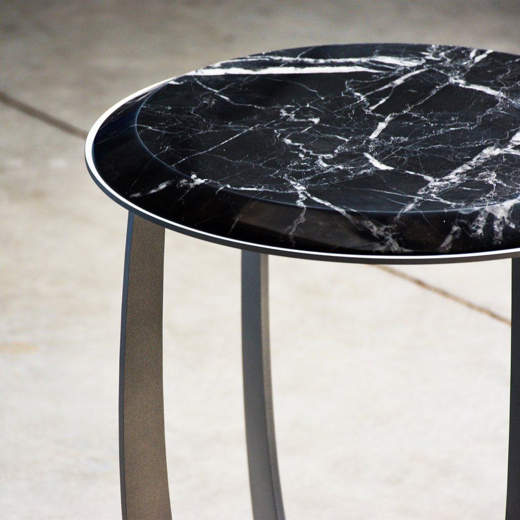 WM METAL DESIGN - William Mulas - 咖啡桌 - 黑色 Marquinia 的“Valentine”圓形咖啡桌 - 大理石, 金屬 #1.2