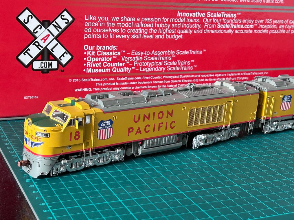 Scale trains H0 - SXT30009 - Diesellocomotief (1) - GE GTL 8500 PK-turbine - Union Pacific Railroad #1.1