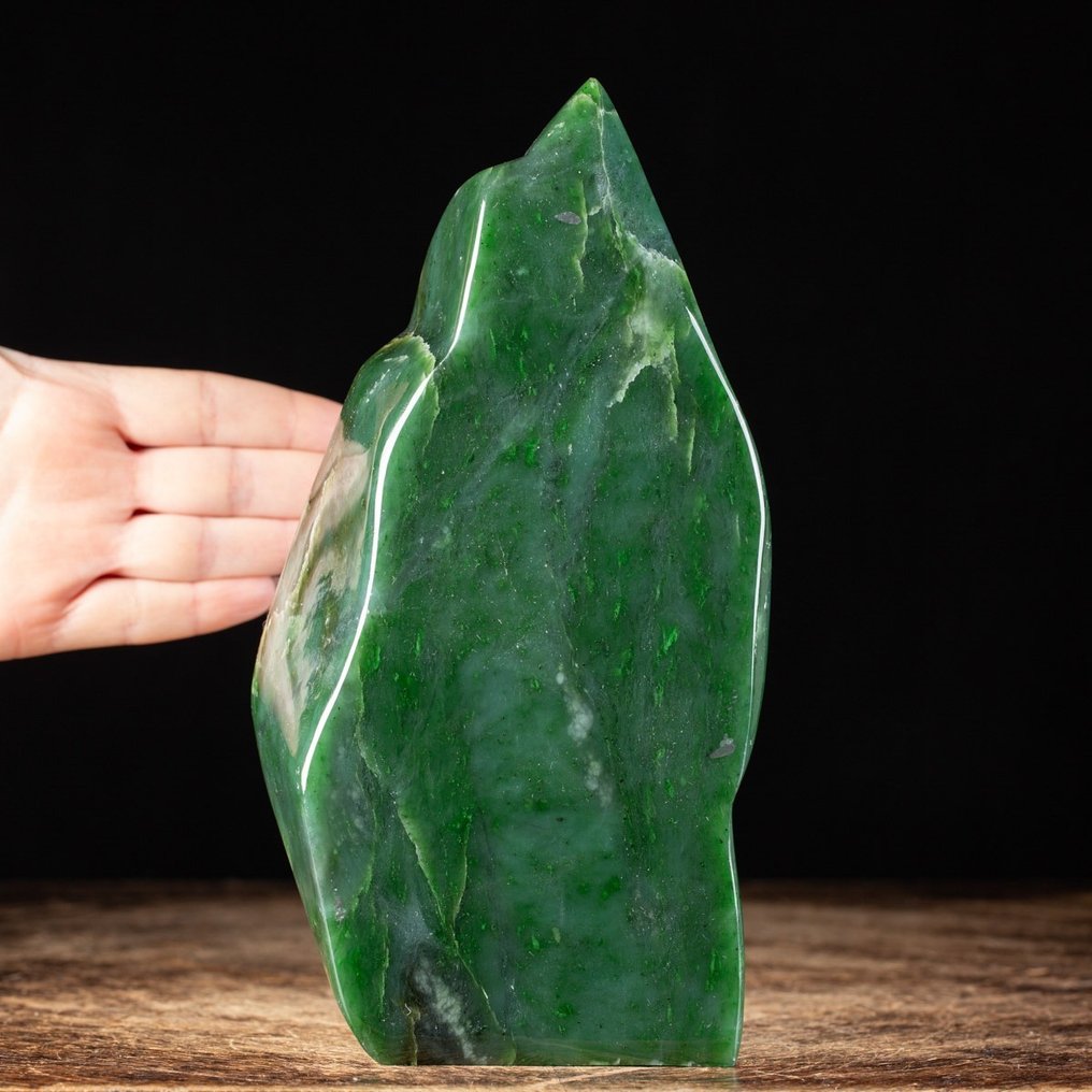 Jade Nefrita de Qualidade Extra - Cor Verde Profundo - Birmânia - Forma Livre - Altura: 247 mm - Largura: 112 mm- 2826 g #1.1