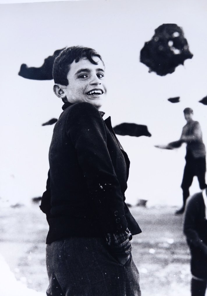 Mario Giacomelli (1925-2000) - Scanno - ragazzi che giocano felici sulla neve #3.2
