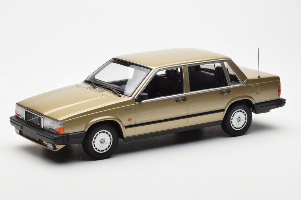 Minichamps 1:18 - Modelsedan - Volvo 740 GL 1986 - Begrænset udgave på 900 stk. #4.3