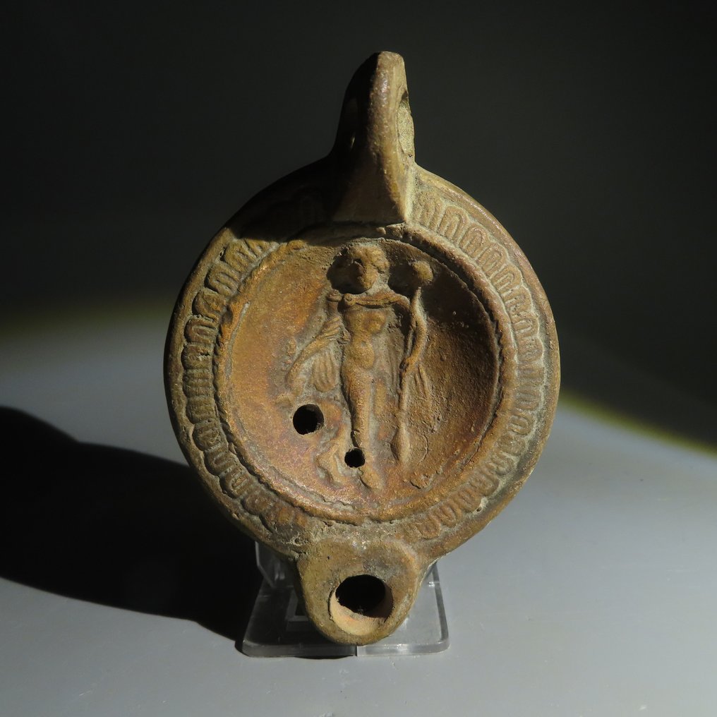Romain antique Terre cuite Lampe à huile. Ier-IVe siècle après JC. 11,3 cm de longueur. #1.1