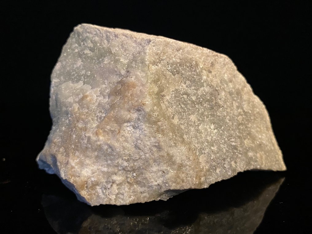 極其明亮的方柱石（變種 werenrite）與輝長石。 螢光 - 高度: 9 cm - 闊度: 5 cm- 229 g #2.1