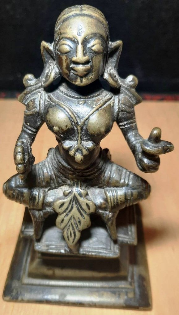 Presumivelmente Gauri (O Dourado)/forma da consorte de Parvati e Siva. - Bronze - Índia - século 19 #1.1