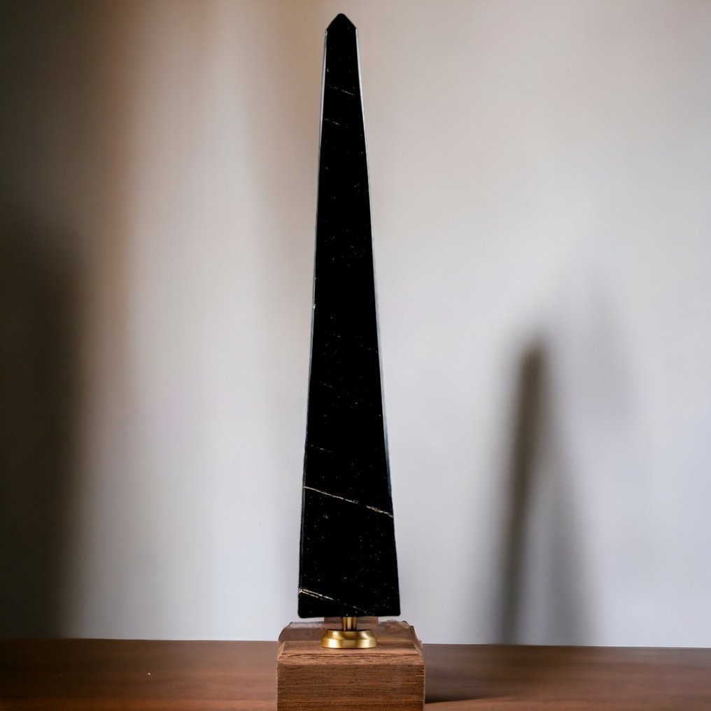 Black Obsidian Obelisk - Veldig eksklusiv - Tre Messing Base - - Høyde: 325 mm - Bredde: 50 mm- 1240 g #2.1
