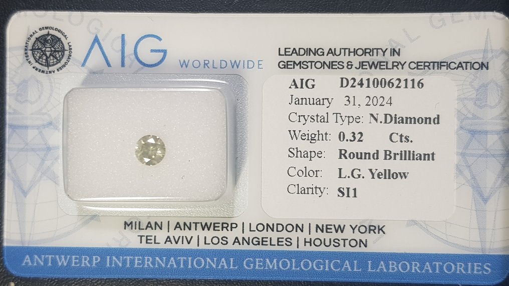 Sem preço de reserva - 1 pcs Diamante  (Colorido natural)  - 0.32 ct - Light Acinzentado Amarelo - SI1 - Antwerp International Gemological Laboratories (AIG Israel) #2.1
