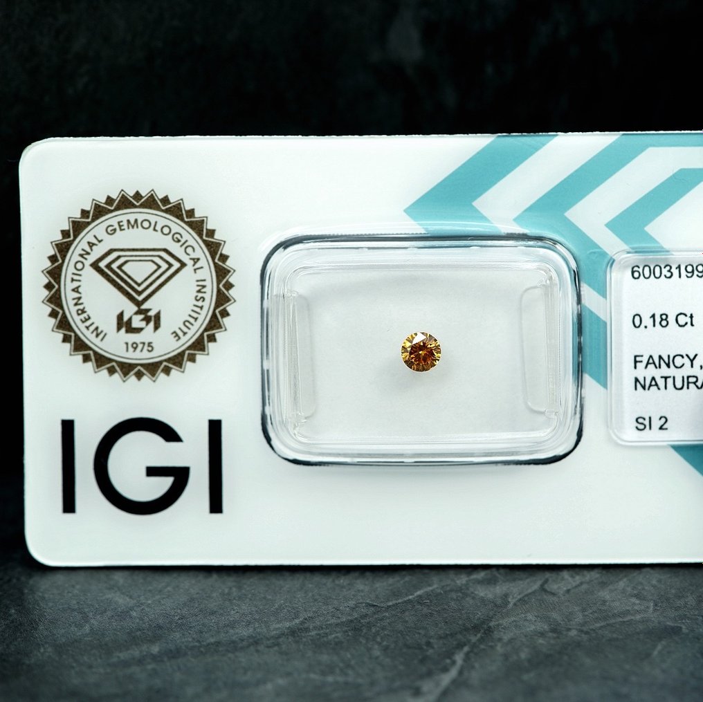 1 pcs Diamant  (Naturfarvet)  - 0.18 ct - Fancy intense Orange nuance Gul - SI2 - International Gemological Institute (IGI) #3.1