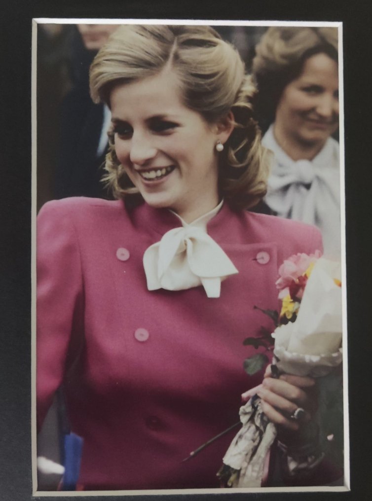Princess Diana - Princess Diana autograph [with certificate] - 1990 #1.2