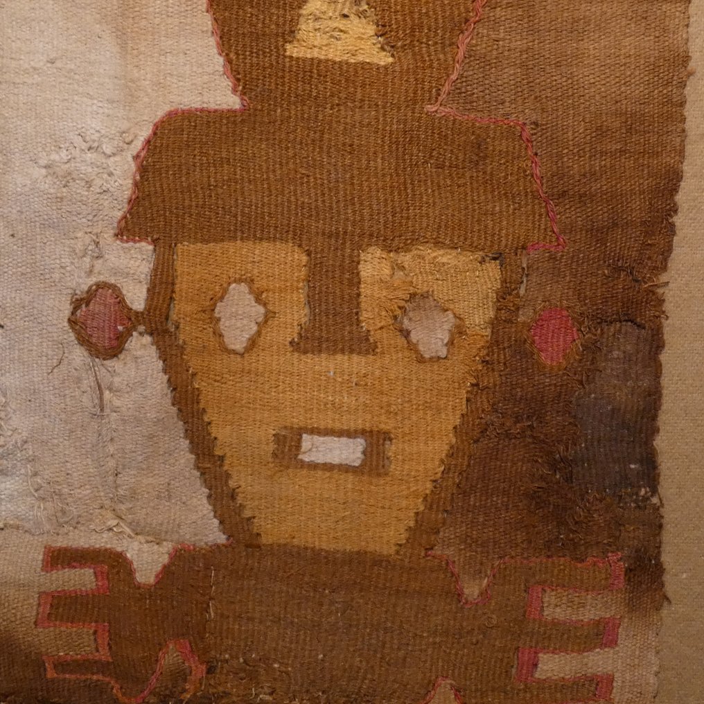 Chancay Ull Fragment textil. 40 cm H. 1100 - 1400 e.Kr. Spansk exportlicens. #1.2