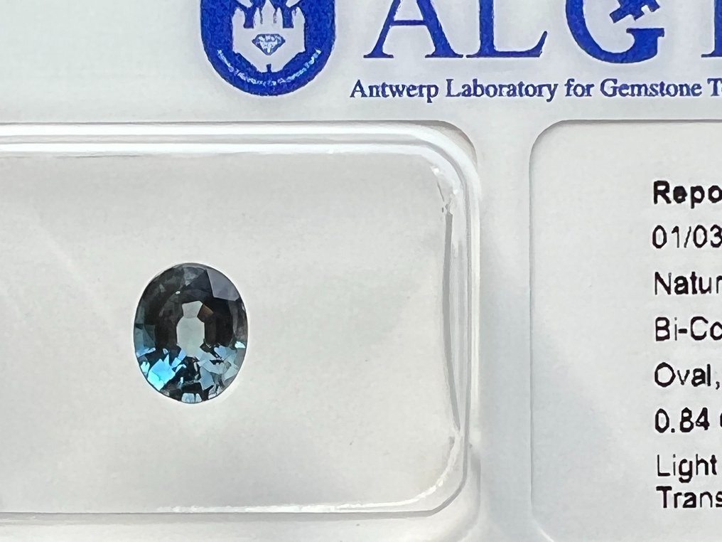 綠色, 藍色, 雙色 藍寶石  - 0.84 ct - Antwerp Laboratory for Gemstone Testing (ALGT) - 雙色 #3.3