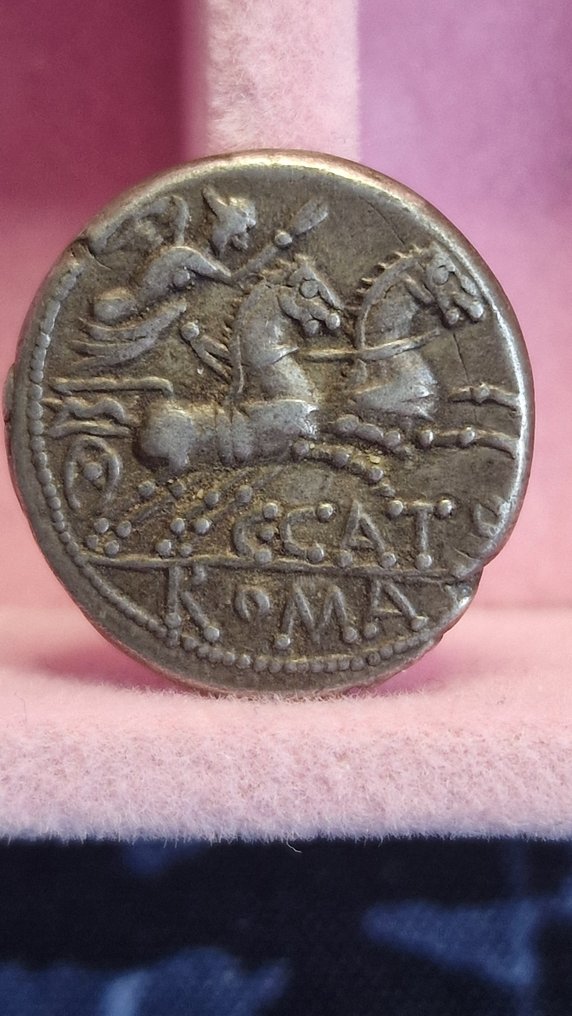羅馬共和國. Lotto di 2 AR Denarii Anonimo (dopo 211 a.C.) & C. Porcius Cato, 123 BC #2.1