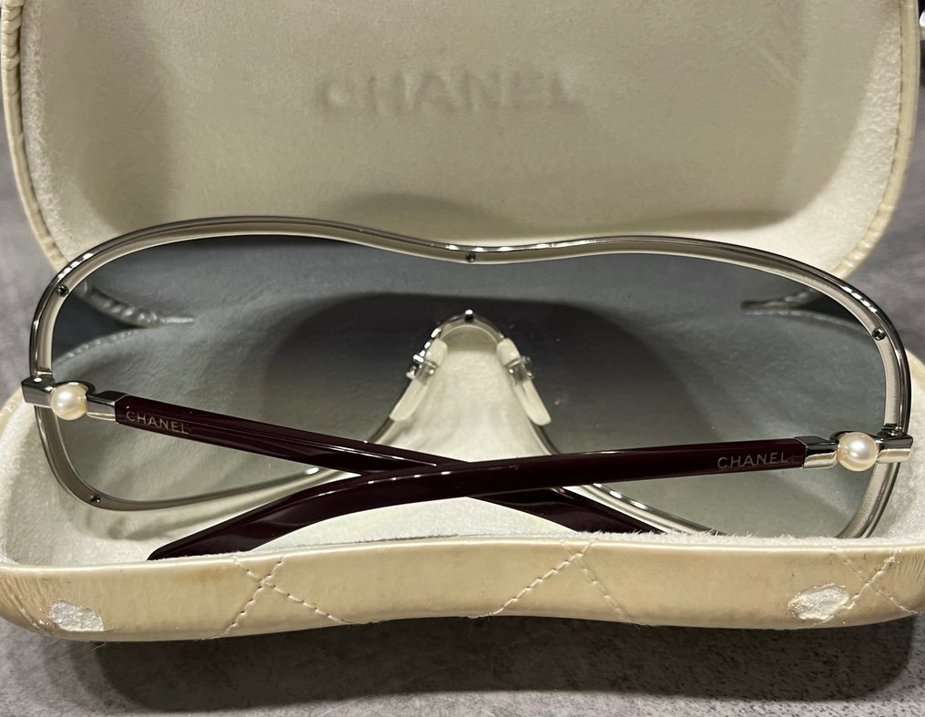 Chanel - 太阳镜 #2.2