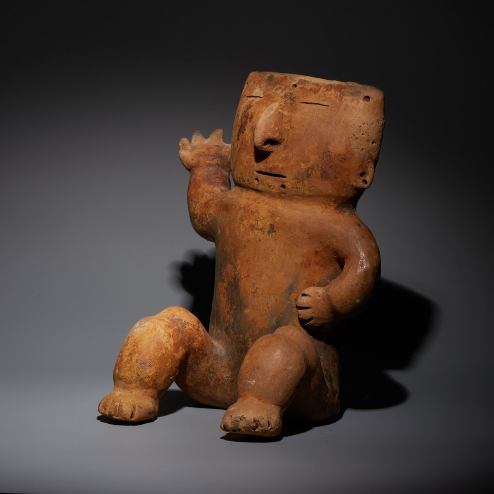 Quimbaya, Colombia, Terrakotta Antropomorf figur. 400-700 e.Kr. 25 cm H. Med spansk importlisens. #2.1