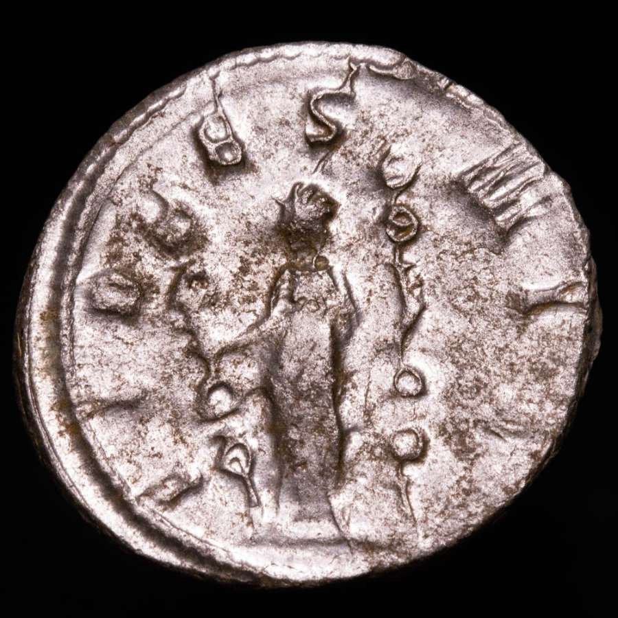 Imperio romano. Galieno (253-268 e. c.). Antoninianus Siscia 266-267 AD,. FIDES MIL Fides standing front, head to left, holding signum in each hand.  Very  (Sin Precio de Reserva) #1.1