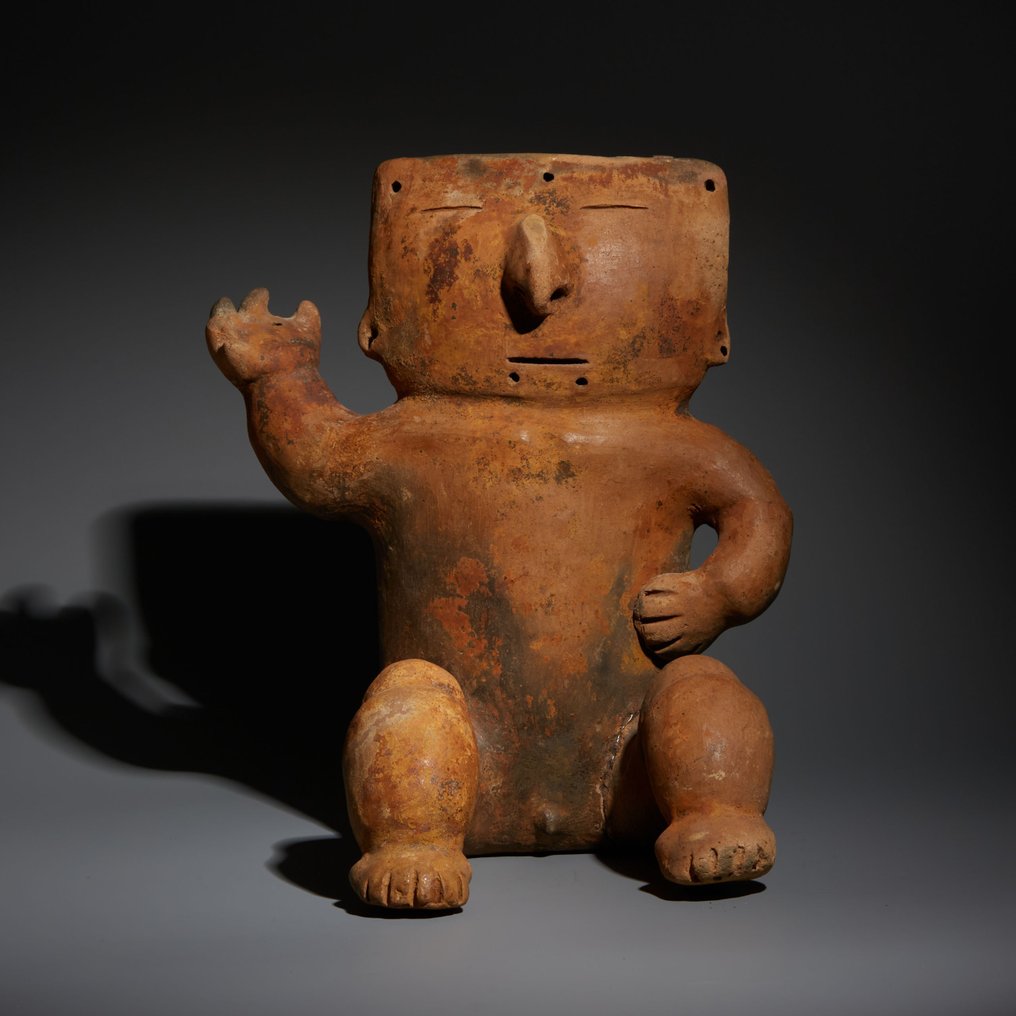 Quimbaya, Colombia, Terrakotta Antropomorf figur. 400-700 e.Kr. 25 cm H. Med spansk importlisens. #1.2