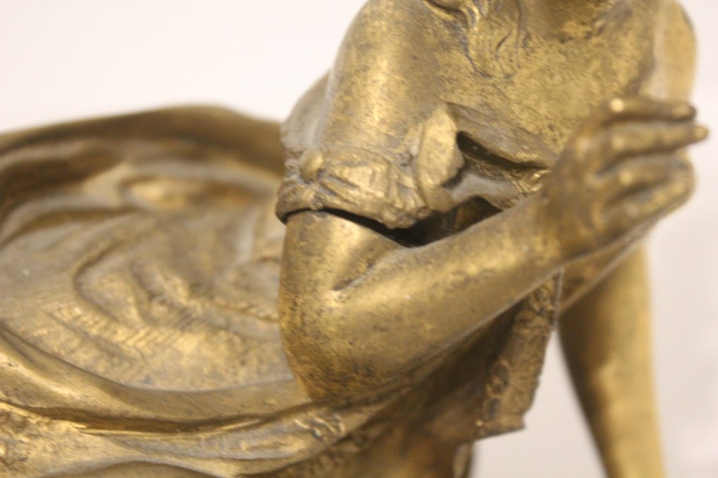 小雕像, Figure féminine allongée - 17 cm - 木, 镀金, 黄铜色 #3.2