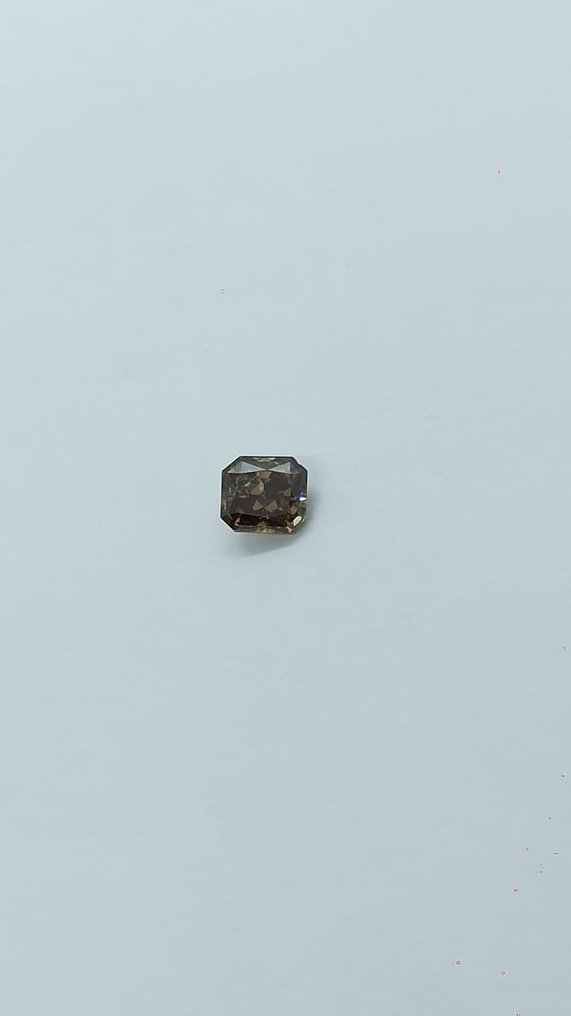 1 pcs Diamant - 0.74 ct - Smaragd - Brown - svagt brun rosaorange - SI2 #1.1