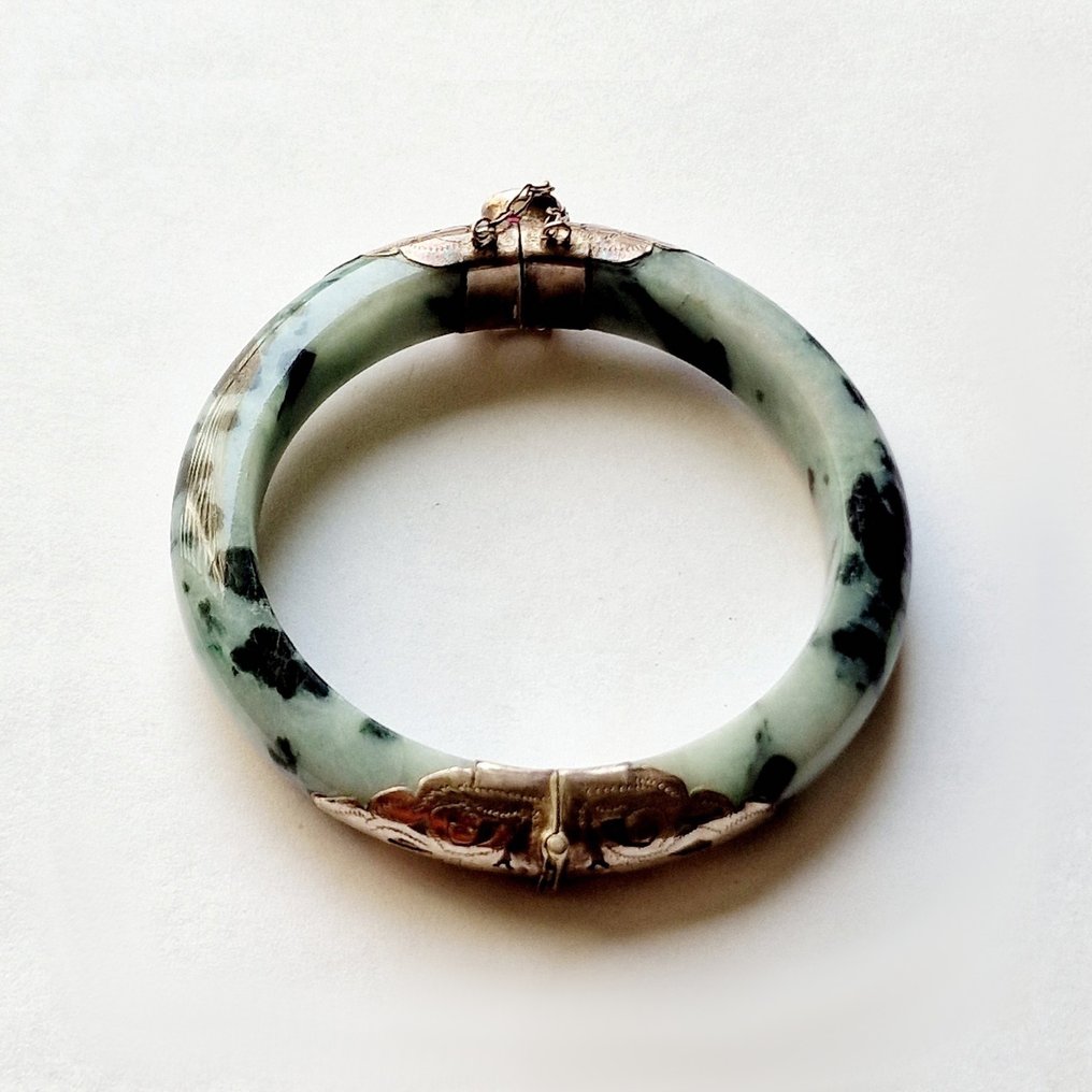 中国古代 苔绿色/灰玉色 圆形手镯搭配现代银质镶嵌 - 81 mm #1.1