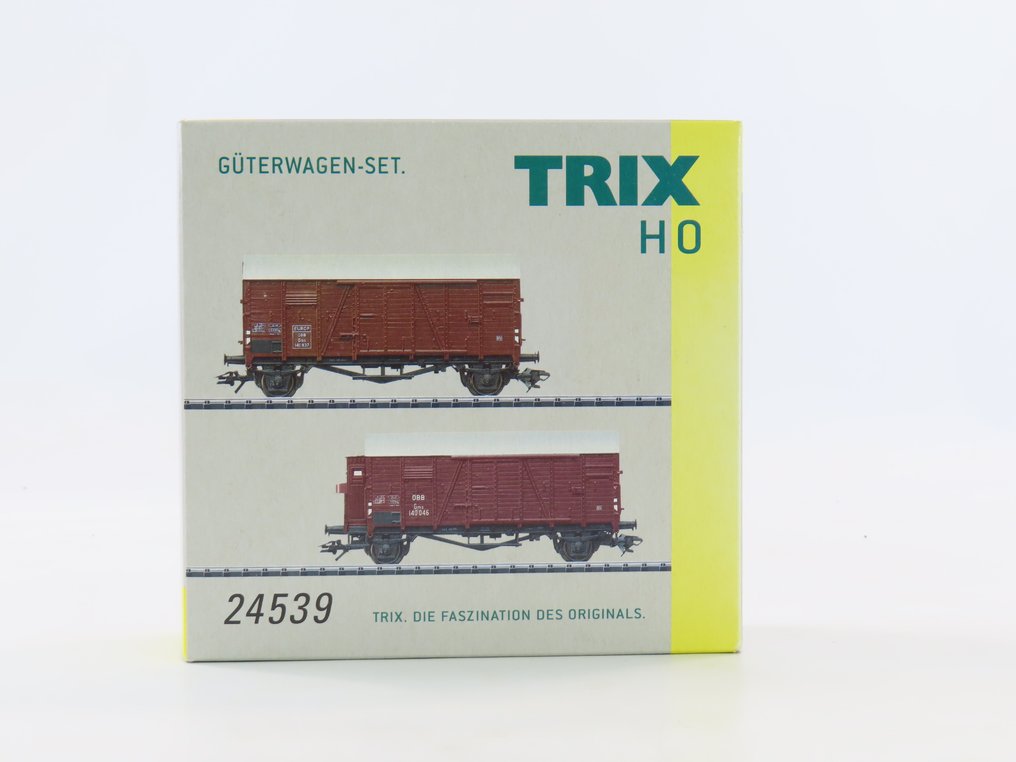 Trix H0 - 24539 - Conjunto de vagões de carga de modelismo ferroviário (1) - Conjunto de vagões de carga de 2 peças com vagões fechados de 2 eixos, 1x com cabine de freio - ÖBB #3.1