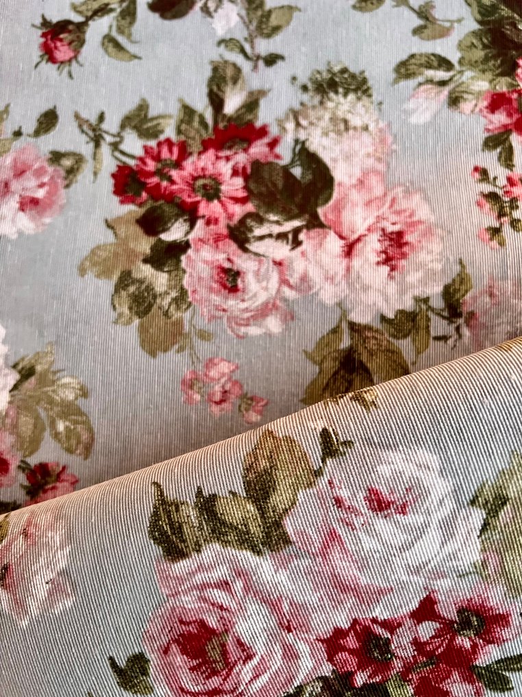 Grand morceau de tissu imprimé romantique pour décoration murale ou vêtement. - Textile  - 300 cm - 280 cm #1.1