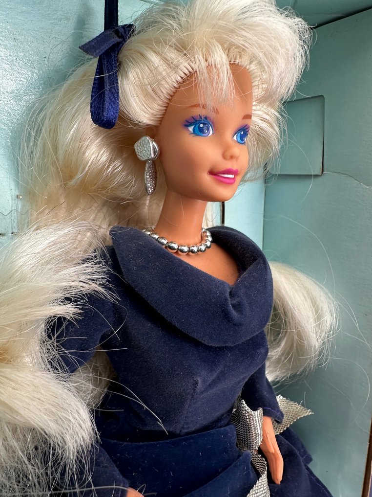 Mattel  - Barbie-nukke - Winter Velvet - 1995 - U.S. #2.1