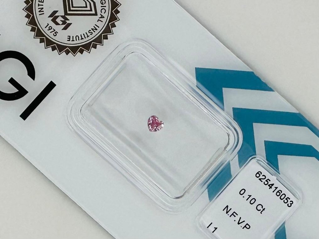 1 pcs Diamond  (Natural coloured)  - 0.10 ct - Fancy vivid Pink - I1 - IGI (IL) #3.1