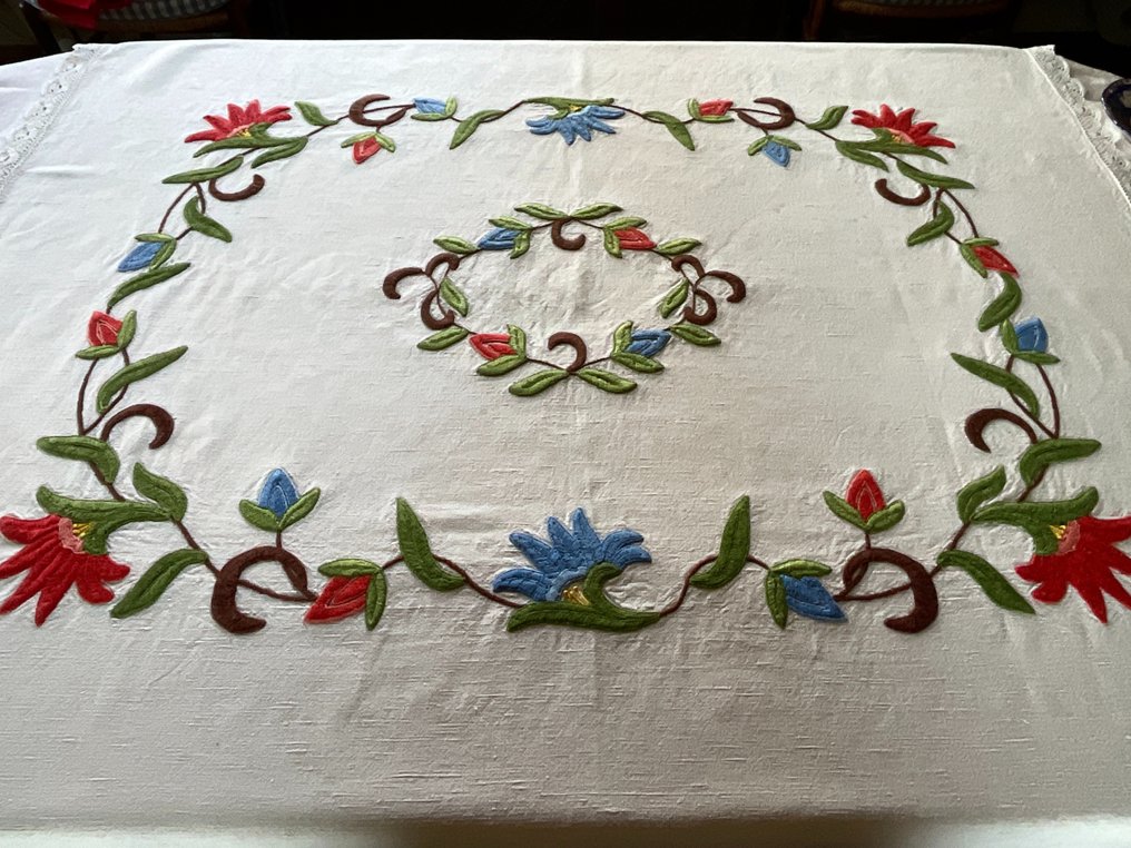 CREWEL WORK SMALL TABLE  LINEN OR WALLHANGING. CA. 1870 - Textile  - 1.47 m - 1.3 m #3.2