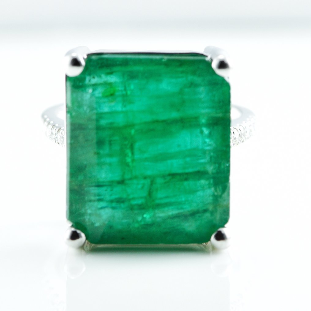 Ring - 14 karaat Witgoud -  15.30ct. tw. Smaragd - Diamant #1.1