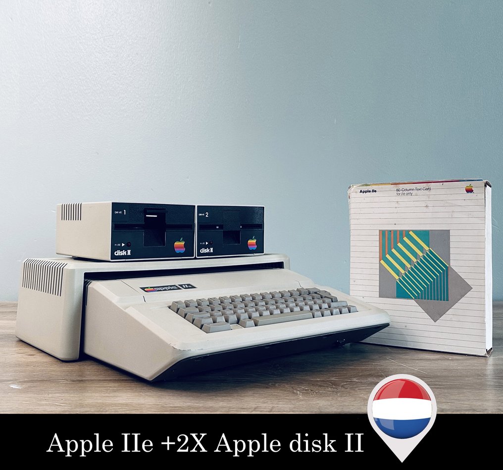 Apple IIe + 2X Apple II Disk + Apple Monitor Holder + 80 Column Text Card with 9x User Manuals - Computer (4) - In vervangende verpakking #1.1