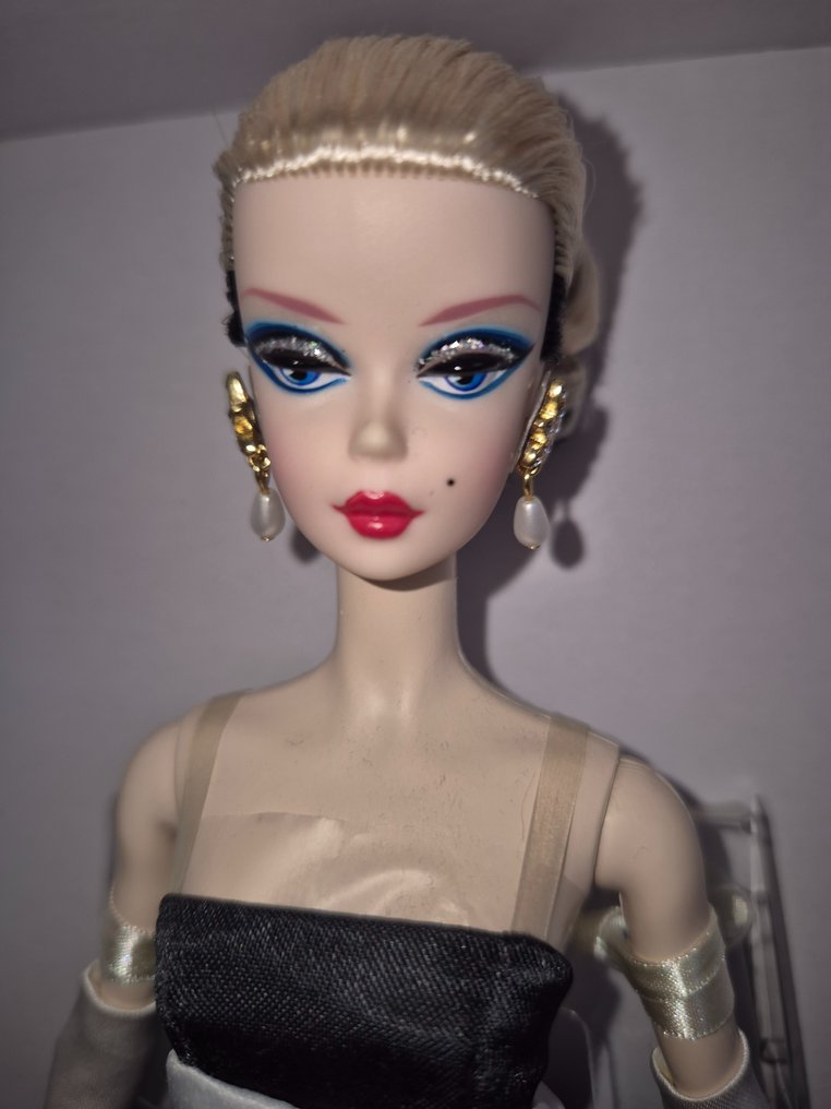 Mattel  - Poupée Barbie Black and White Forever Silkstone BFMC 2018 - 2010-2020 - Indonésie #1.2