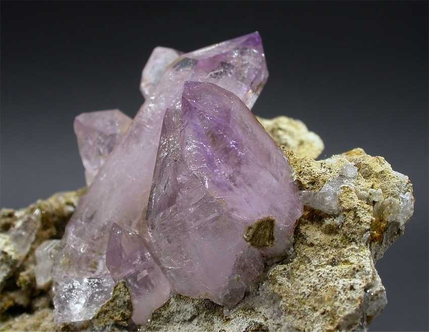 Amethyst Kristalle auf Muttergestein - Höhe: 10 cm - Breite: 7 cm- 210 g #3.2