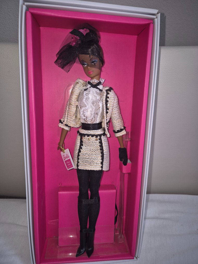 Mattel  - Poupée Barbie Best to a Tea Silkstone BFMC 2019 - 2010-2020 - Indonésie #1.1