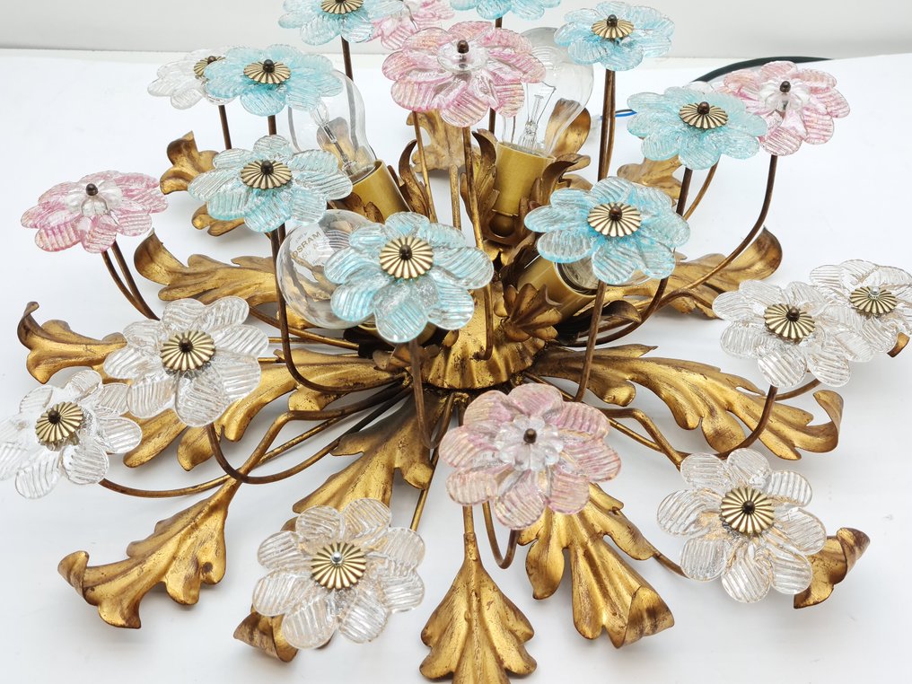 Lampadario - Foglia oro su ferro battuto e fiori in vetro di Murano #3.1