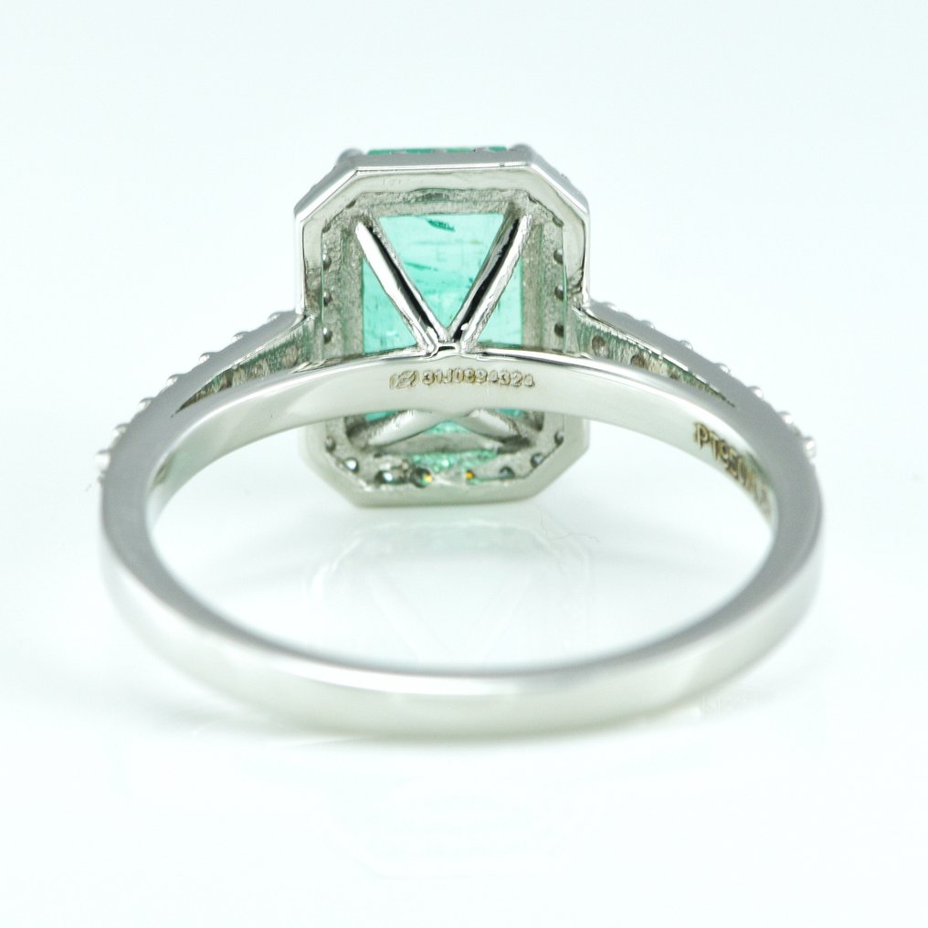 Ring Platina -  2.31ct. tw. Smaragd - Diamant - Halo giftering #1.2