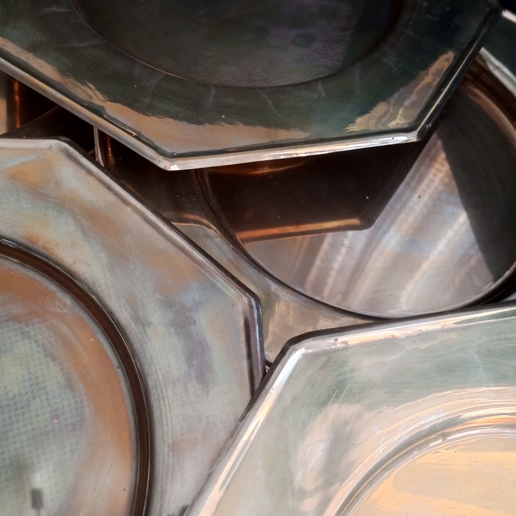 Servierschüssel - The set consists of 6 plates in hexagonal shape or in the form of copper and brass plates. - Patinierte Bronze #2.1